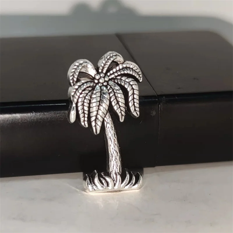 Men Accessories In Silver - Креативный серебряный значок из сплава в
